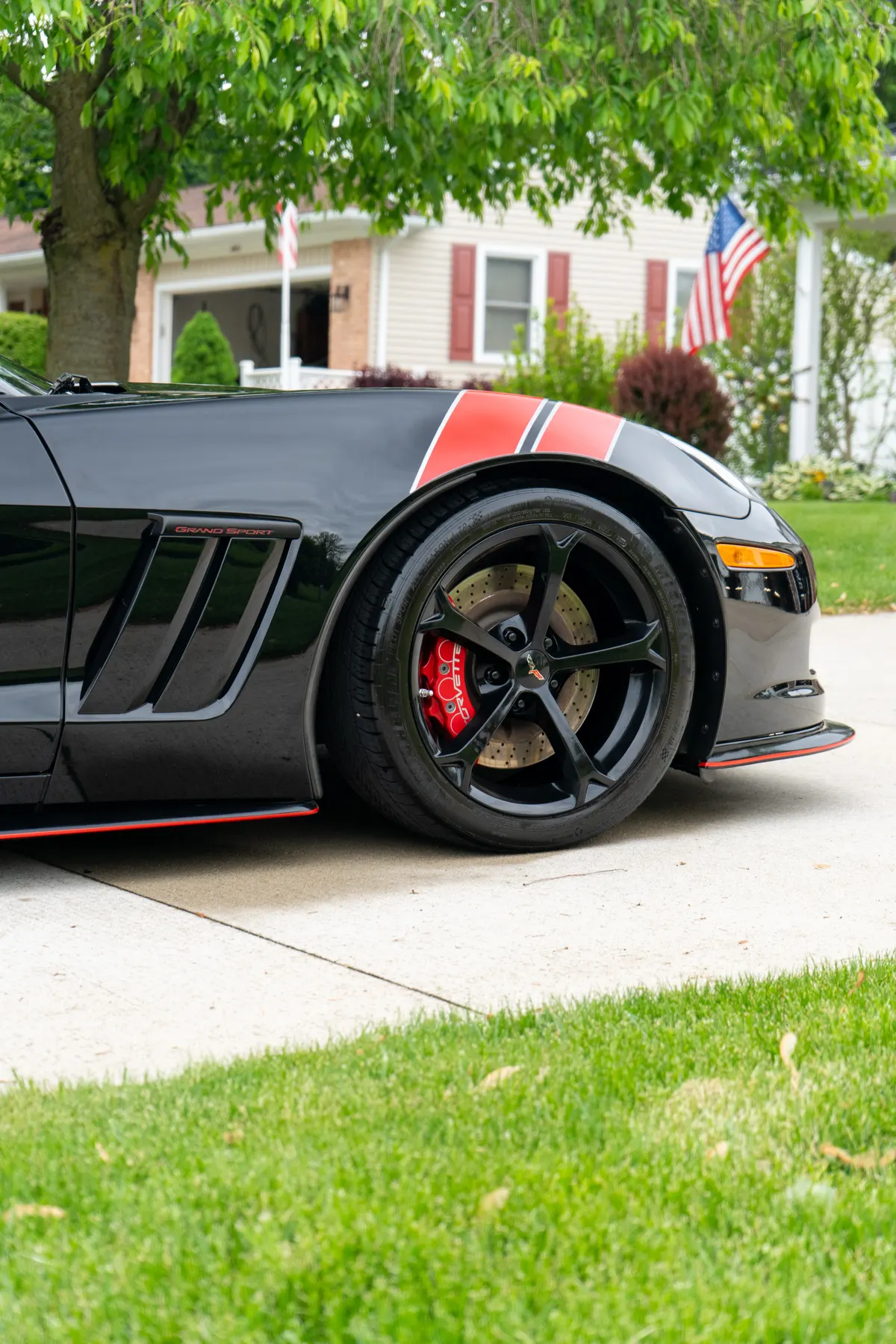 Corvette wheel and red caliper detailed