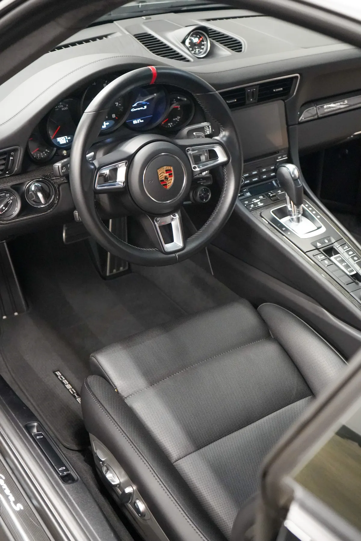 Porsche 911 interior detailed